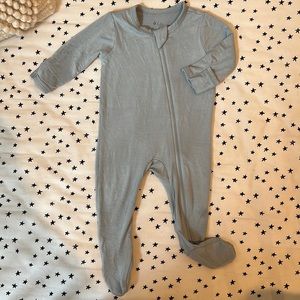 Gently worn a Kyte Baby Footie [0-3 mo - Fog]
